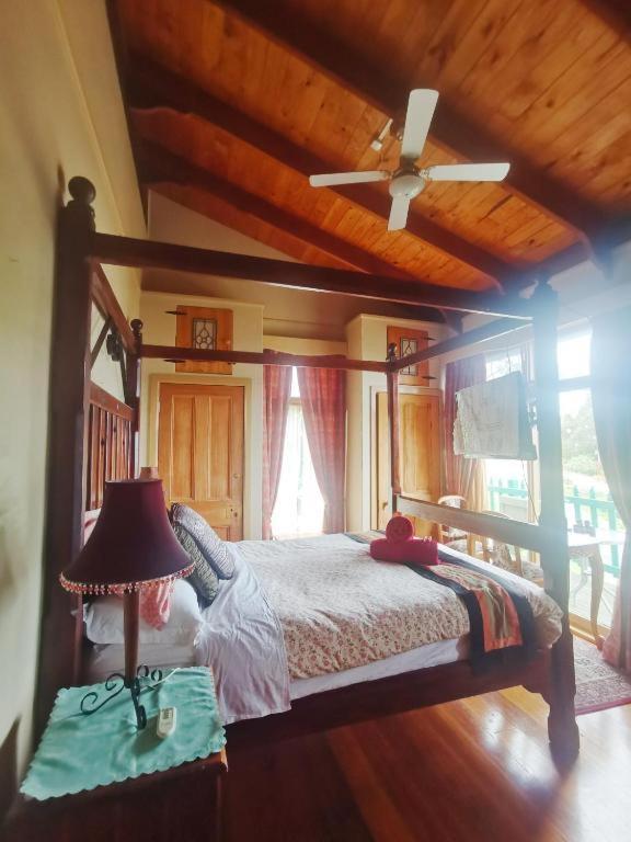 The Goat And Goose Bed & Breakfast Lakes Entrance Room photo